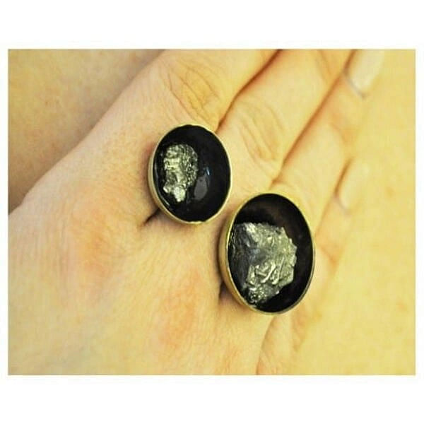 Μεγάλο εντυπωσιακό γυναικείο δαχτυλίδι με διπλό πυρίτη - 3027,Βρείτε γυναικεία χειροποίητα κοσμήματα και το μοναδικό χειροποίητο γυναικείο δαχτυλίδι με διπλό πυρίτη και ορείχαλκο στο candiashop.gr - Unique Handmade Jewelry for Women