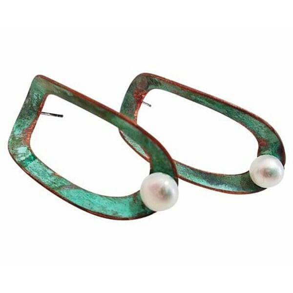 Σκουλαρίκια καρφωτά με μαργαριτάρια - 3726,Βρείτε μοναδικά χειροποίητα κοσμήματα και τα γυναικεία καρφωτά σκουλαρίκια με μαργαριτάρια, πράσινη πατίνα και χαλκό στο candiashop.gr - Unique Handmade Jewelry for Women